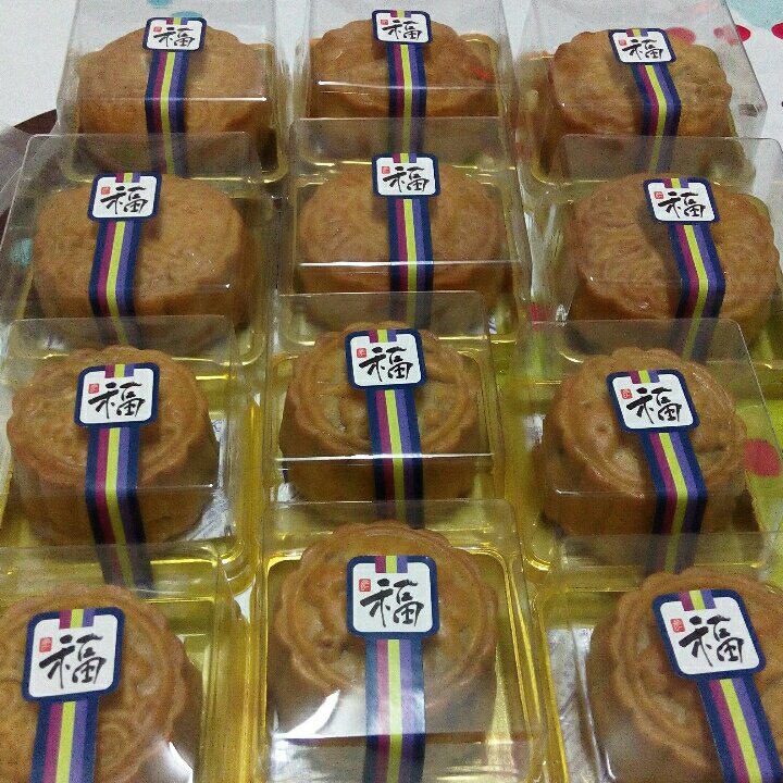 广式月饼—蛋黄芝麻月饼