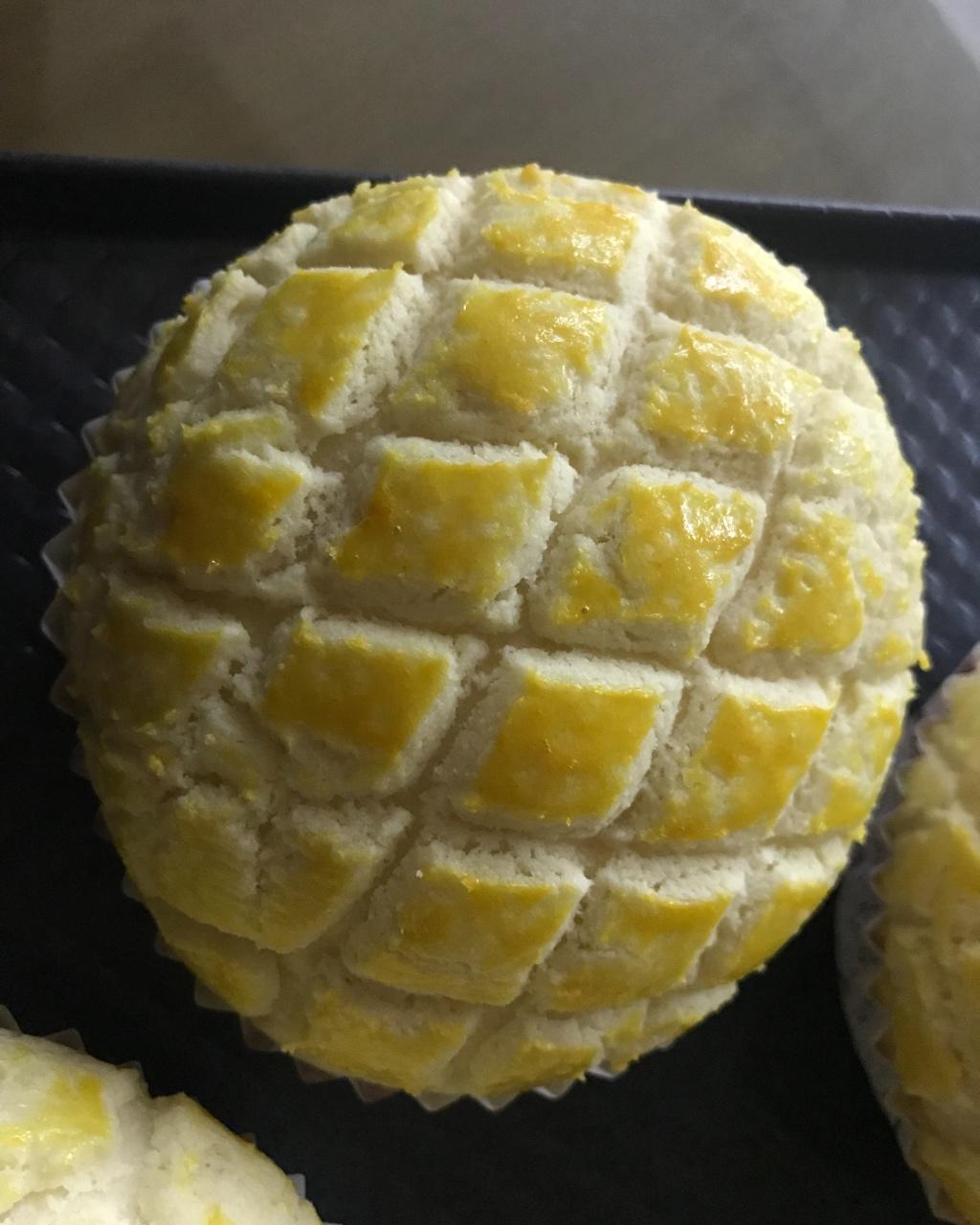 好吃到炸裂的港式菠萝包（附带制作酥皮的小视频）