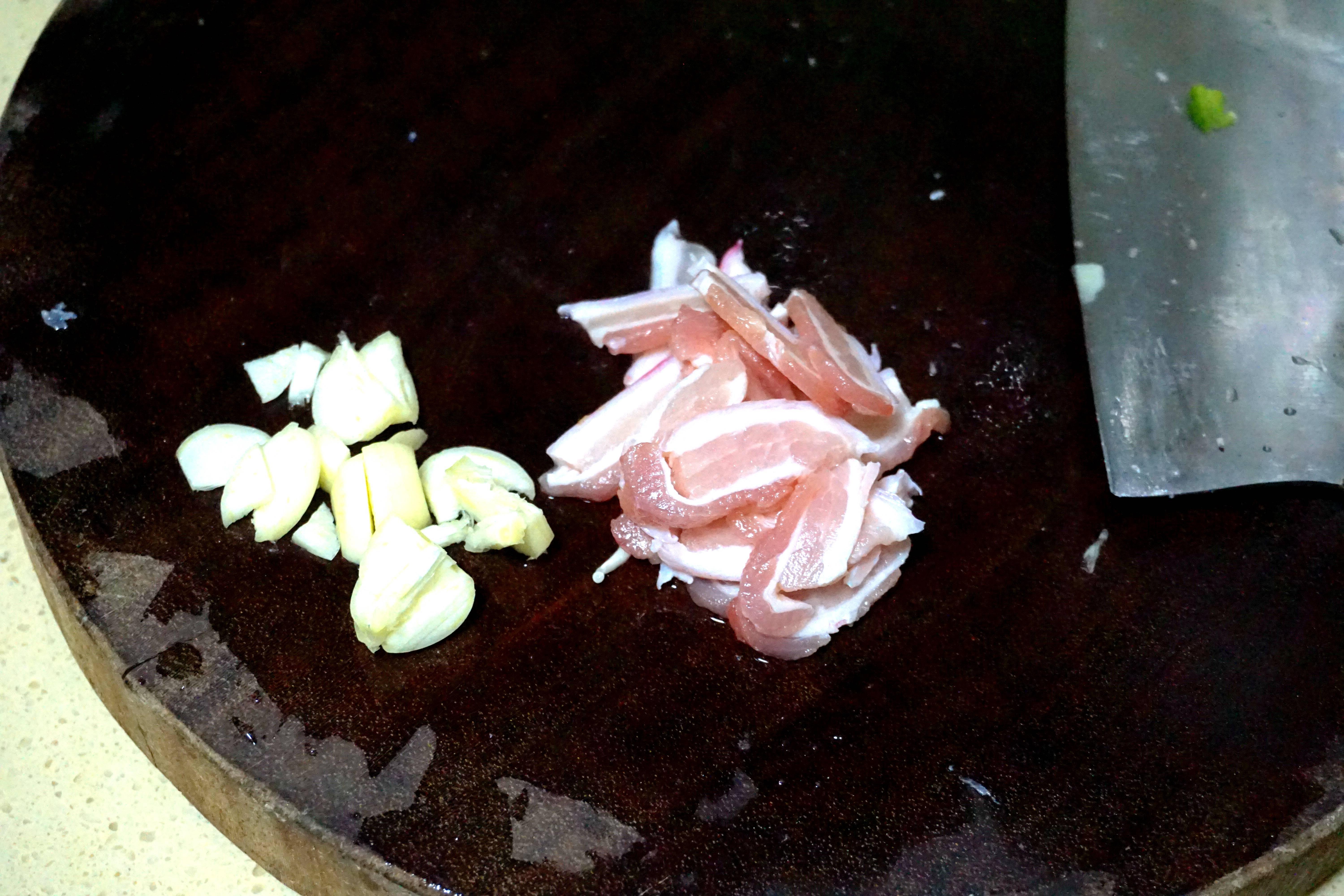鲜虾青椒蟹味菇的做法 步骤4