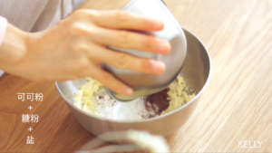 万圣节鬼怪蛋糕 超软巧克力马芬/阿猪烘焙视频：特别篇的做法 步骤5