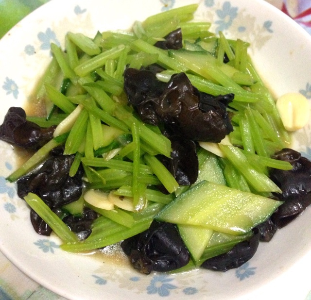 芹菜炒木耳