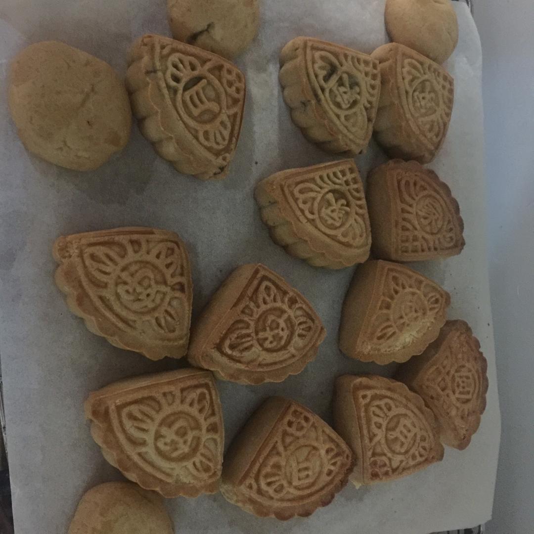 广式月饼—蛋黄莲蓉月饼