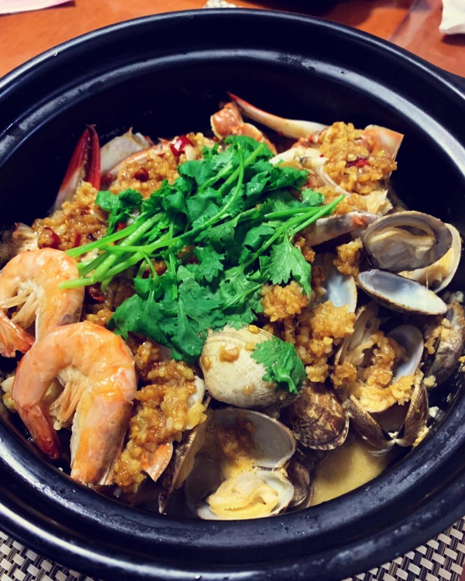 蒜蓉金针菇焖海鲜
