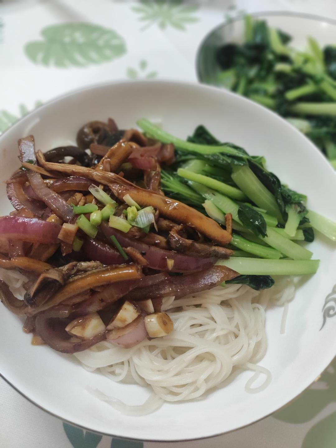 洋葱炒鳝丝（在家也能做出本帮老菜馆的感觉）
