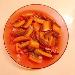 超下饭的红烧鳝段的做法 步骤1