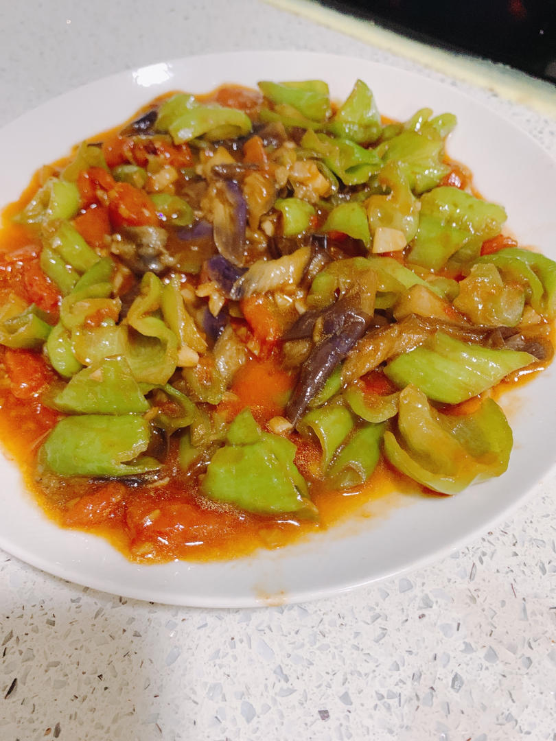 好吃得没道理，厨房里最常见的这三样菜，原来还能这样吃~番茄青椒手撕茄子·圆满素食