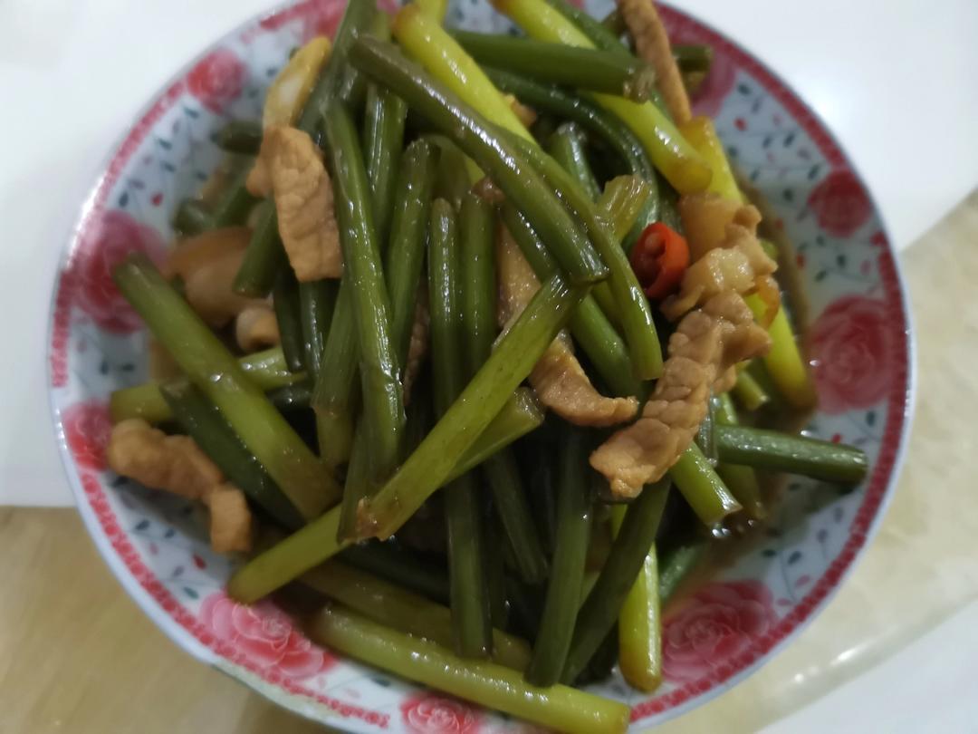 简单易做的下饭菜－蒜苔炒肉