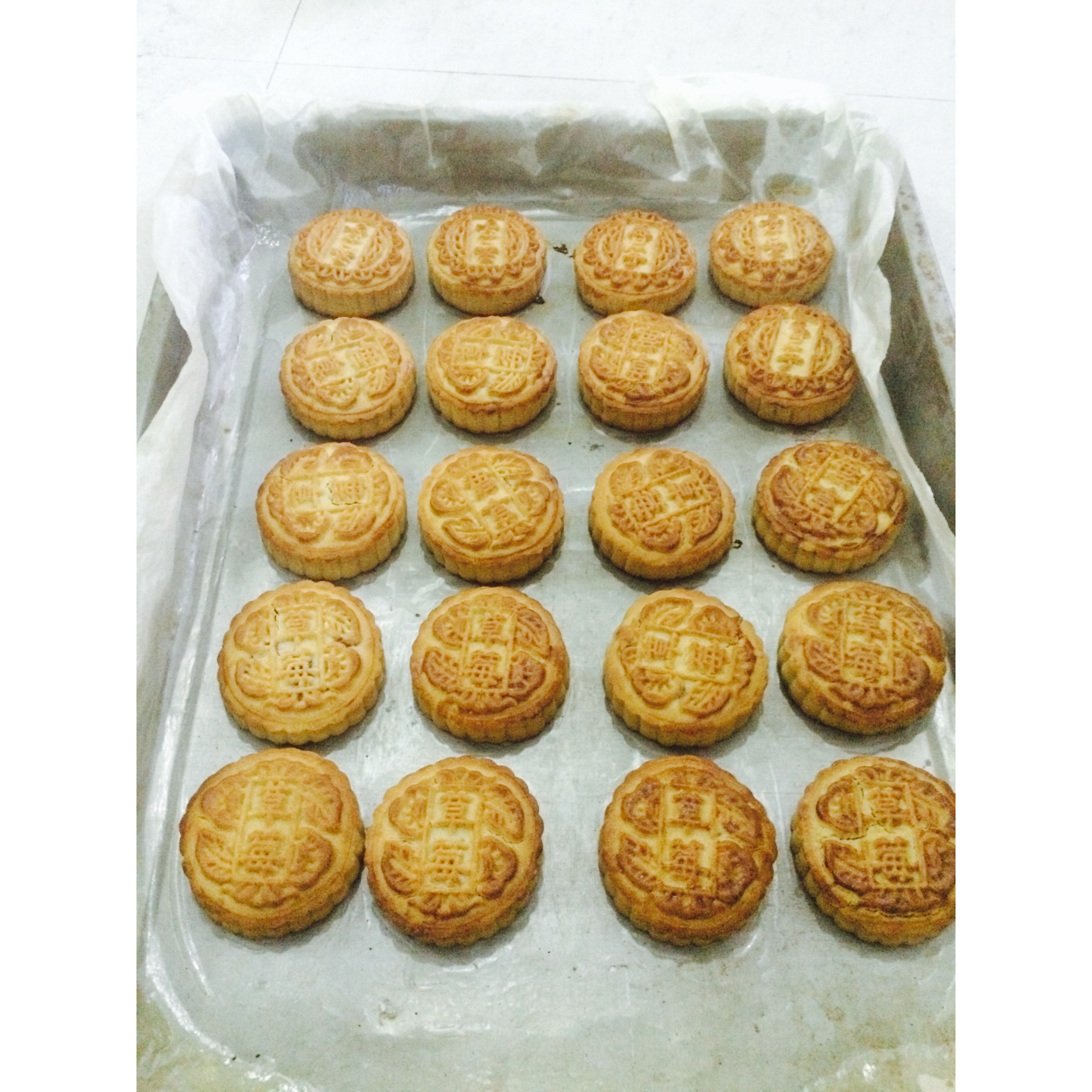 广式月饼－－蛋黄豆沙月饼