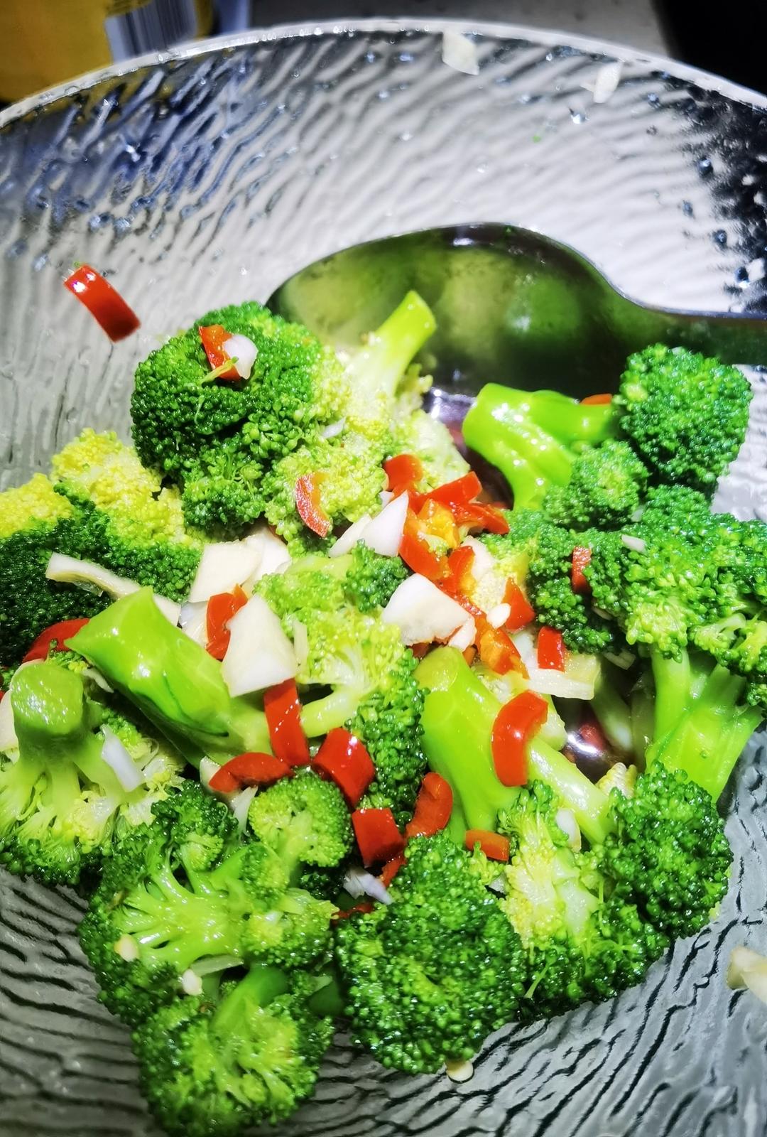 凉拌西兰花-辣的