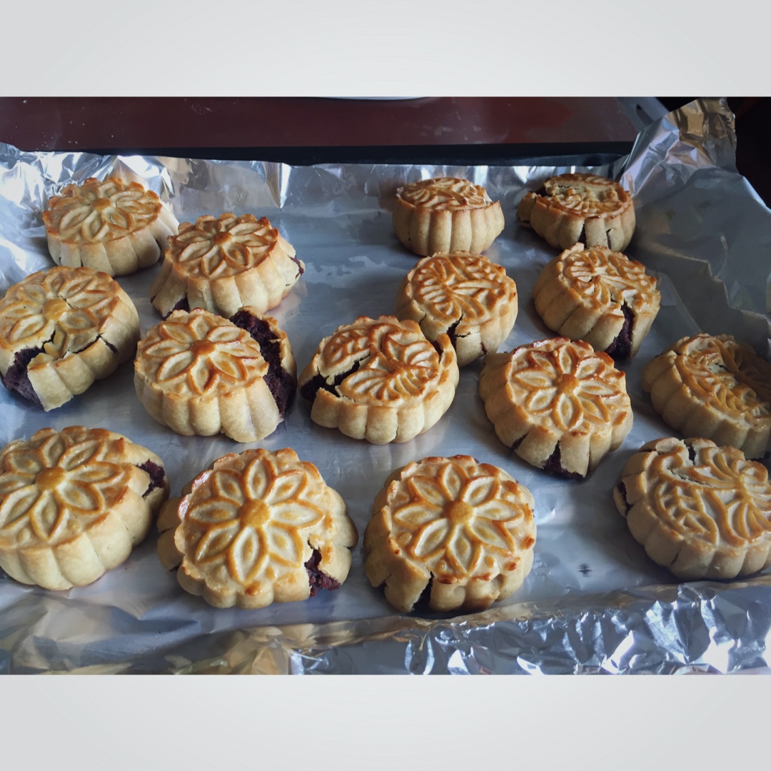 广式月饼—蛋黄莲蓉月饼
