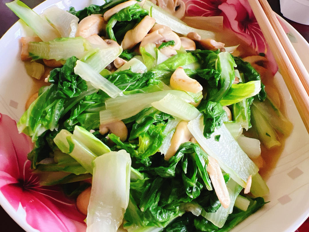 家常菜白菜炒蘑菇