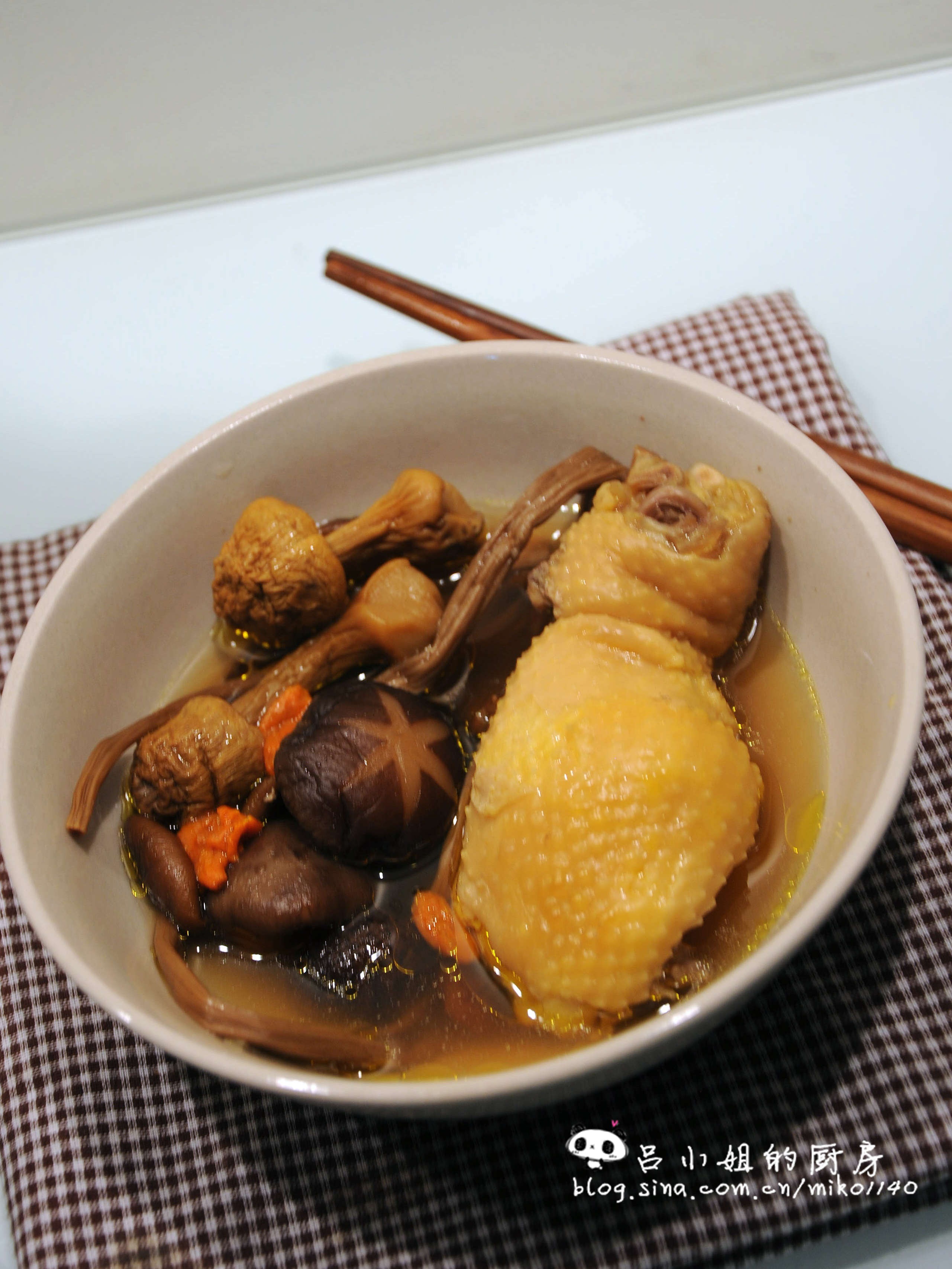 “三菇“煲鸡汤的做法