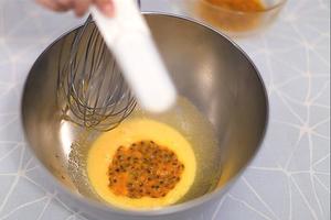 【i烘焙】酸甜百香果布丁的做法 步骤2