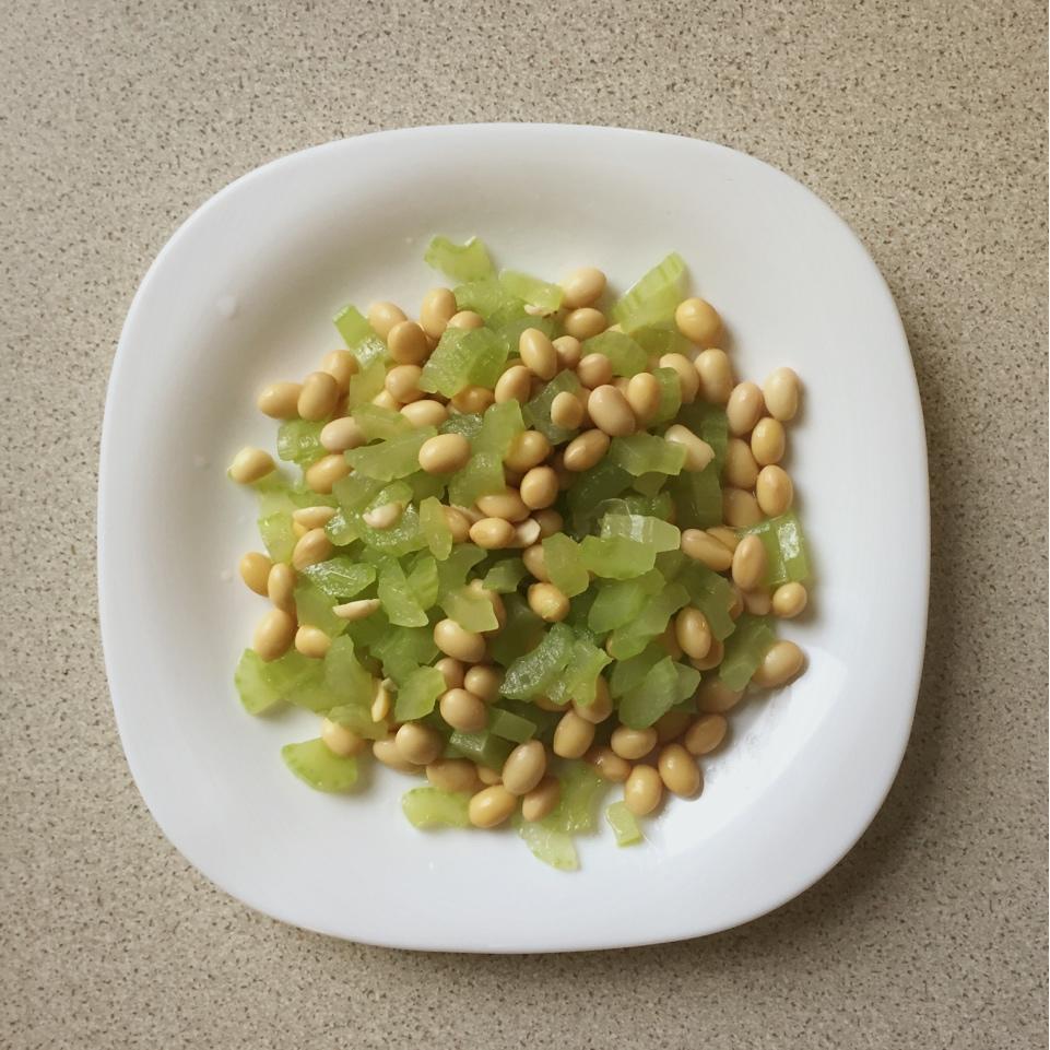 爽口小咸菜（芹菜黄豆）