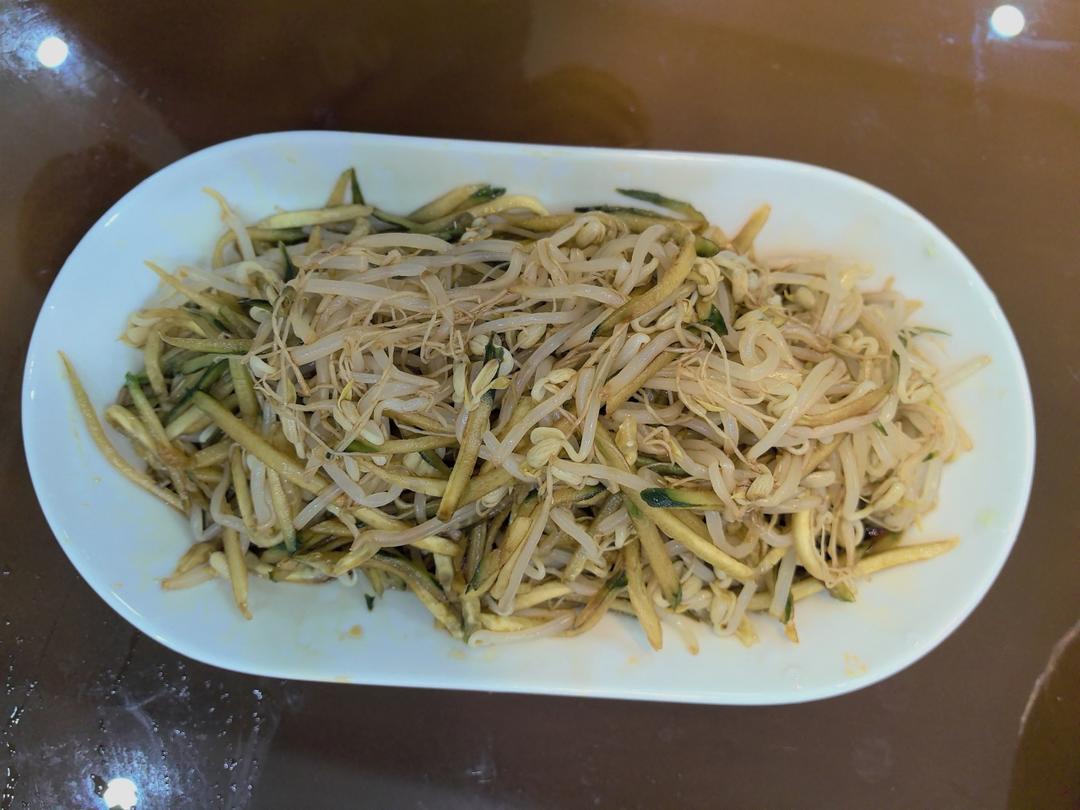 凉拌黄瓜绿豆芽