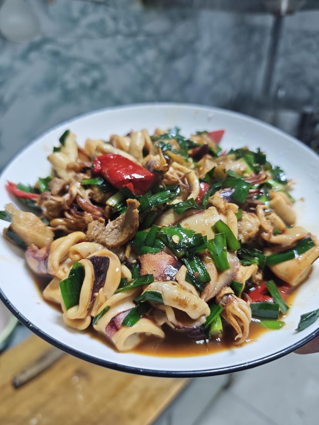 五花肉炒比管
