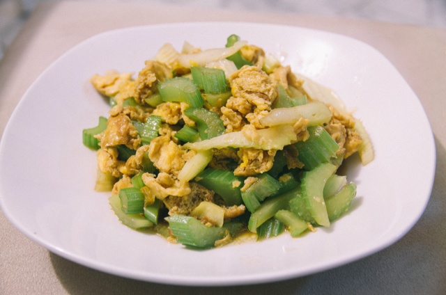 芹菜炒鸡蛋