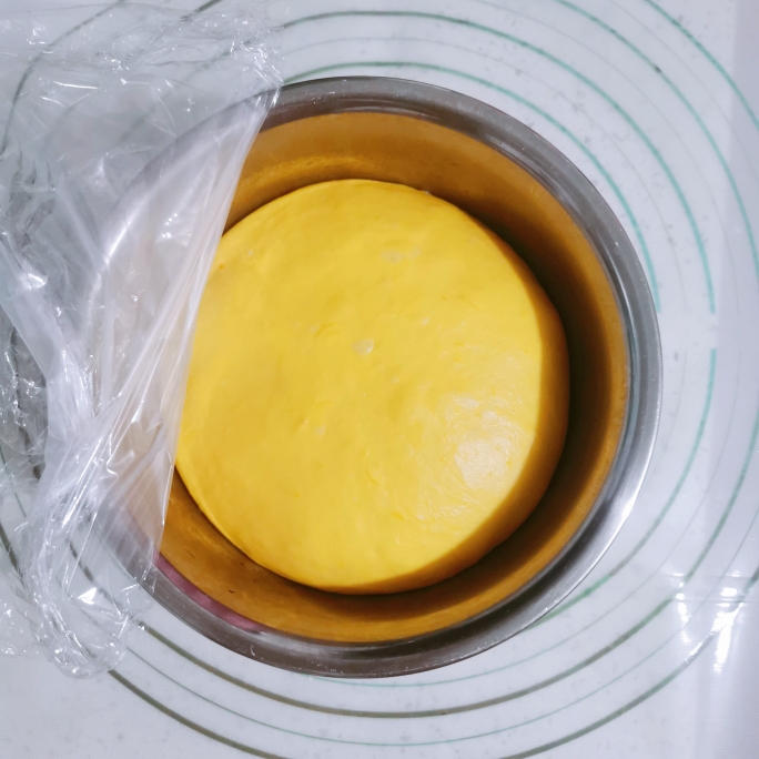 爆发力超强～水立方南瓜吐司🍞微甜软fufu的做法 步骤4
