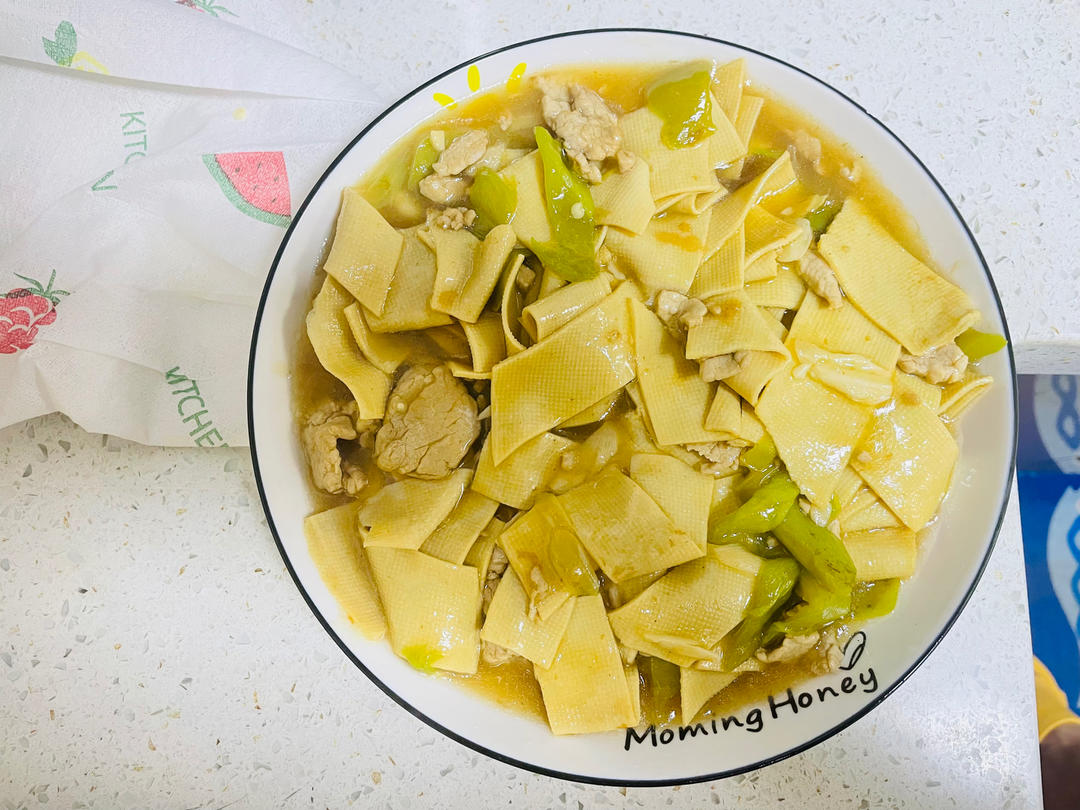 简单好吃的尖椒干豆腐炒肉