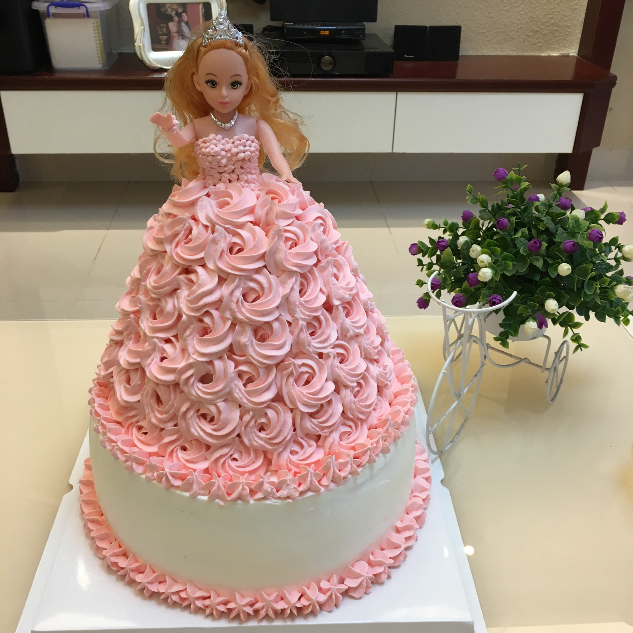 源妈烘焙做的芭比娃娃蛋糕