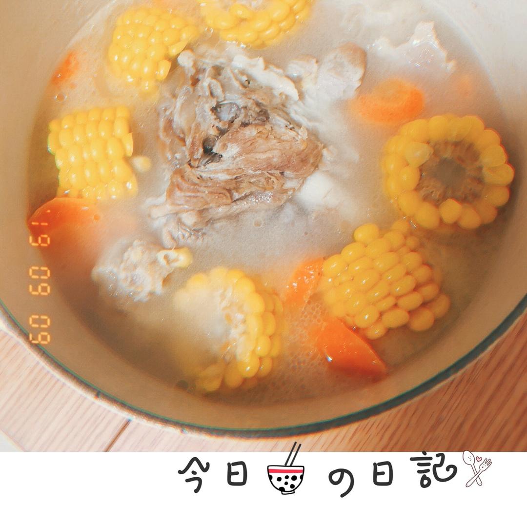 玉米胡萝卜猪骨汤--健脾祛湿