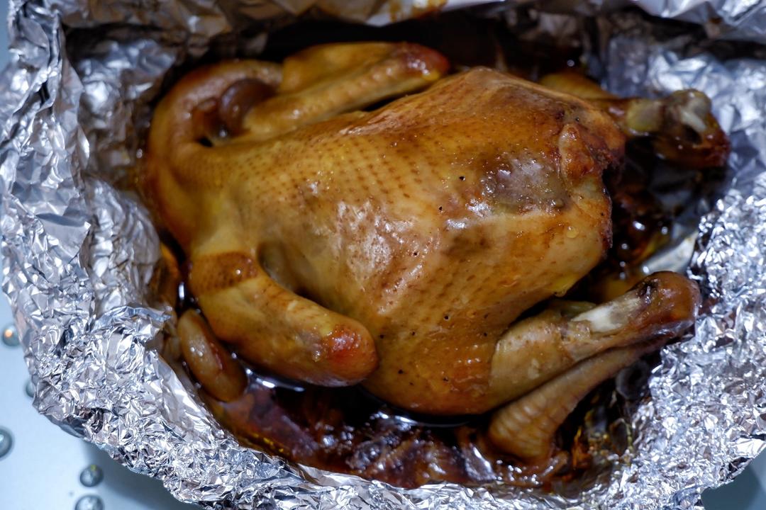 锡纸烤鸡的做法小贴士调味料可以灵活变动,不一定要奥尔良,也可以用盐