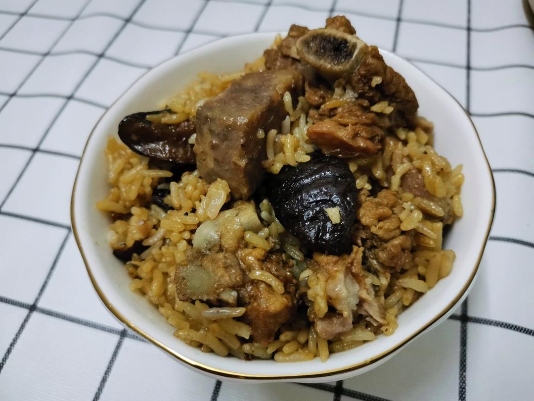 芋头排骨焖饭—有饭有肉有菜一人食