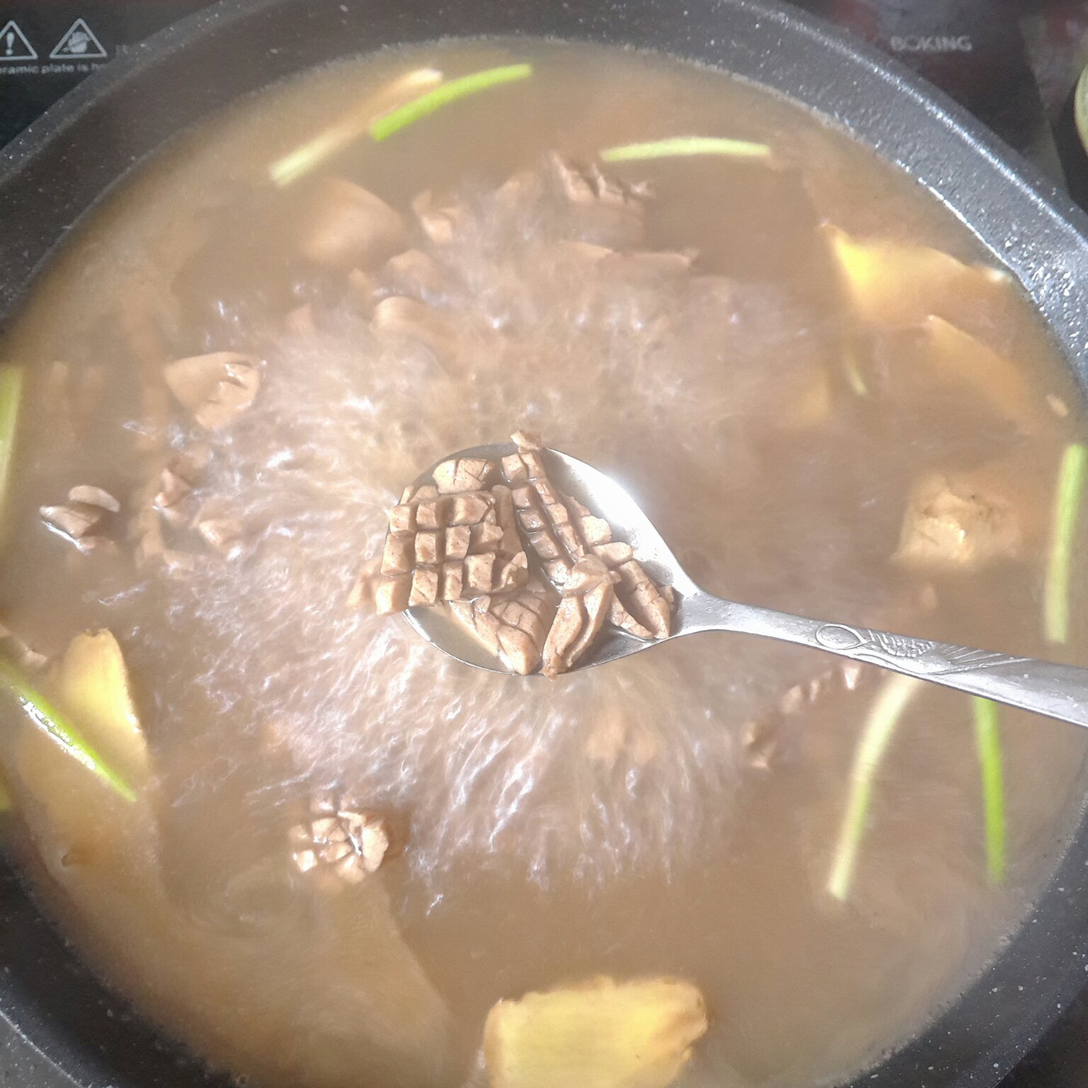 月子餐：老姜炒猪腰，促进子宫恢复