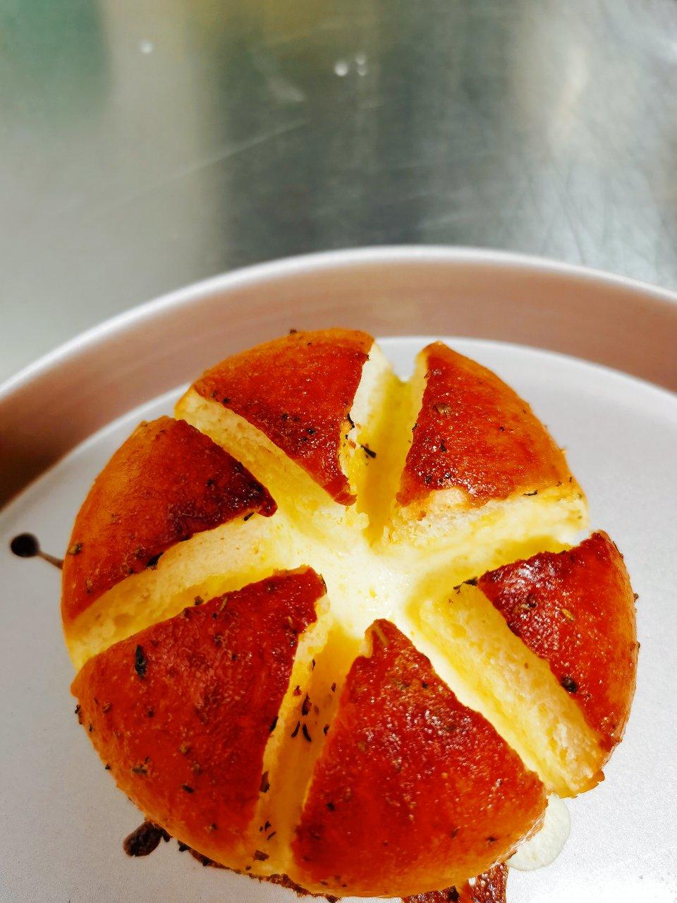 火爆韩国街头の奶油蒜香包~蒜香四溢邻家小孩馋哭了的面包