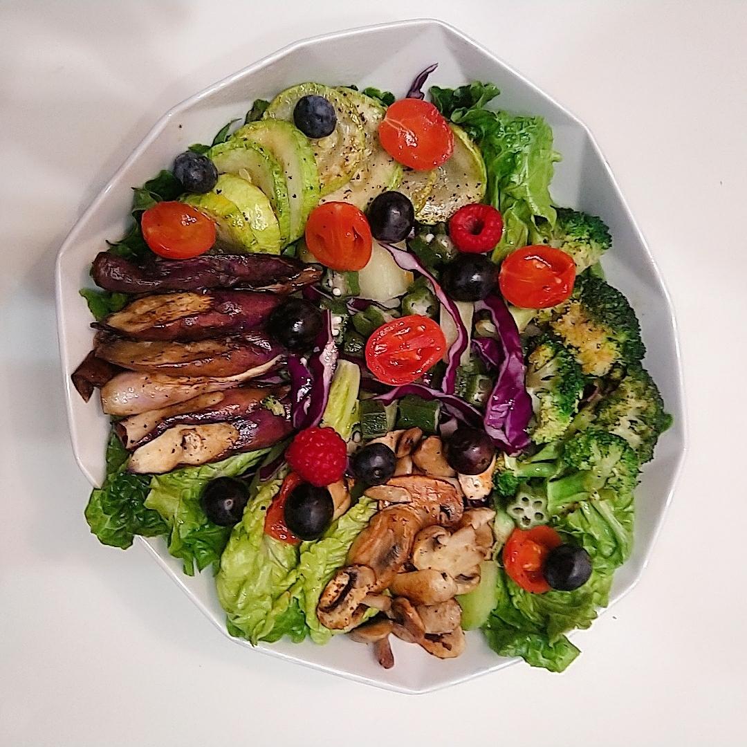 香煎茄子西葫蘑菇西兰花营养节日沙拉