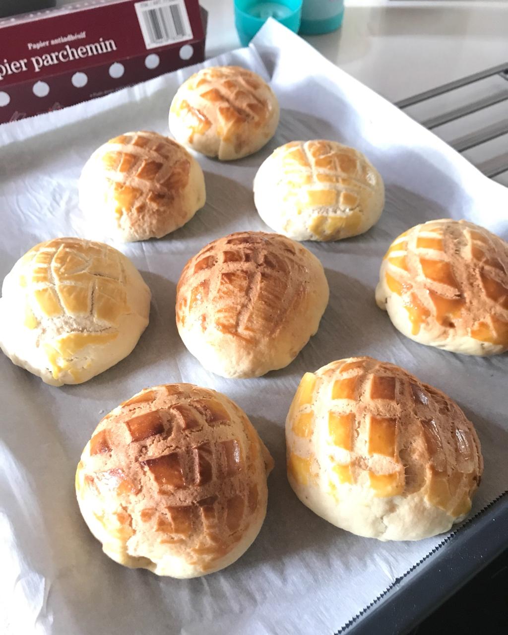 好吃到炸裂的港式菠萝包（附带制作酥皮的小视频）