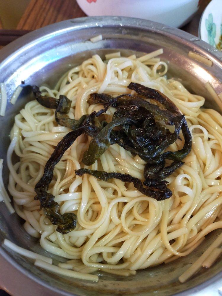 10分钟搞定的一碗葱油拌面