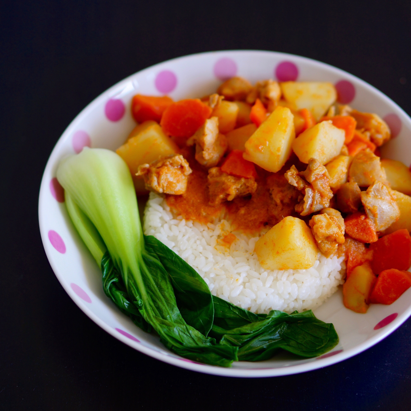 红咖喱鸡肉炖杂蔬