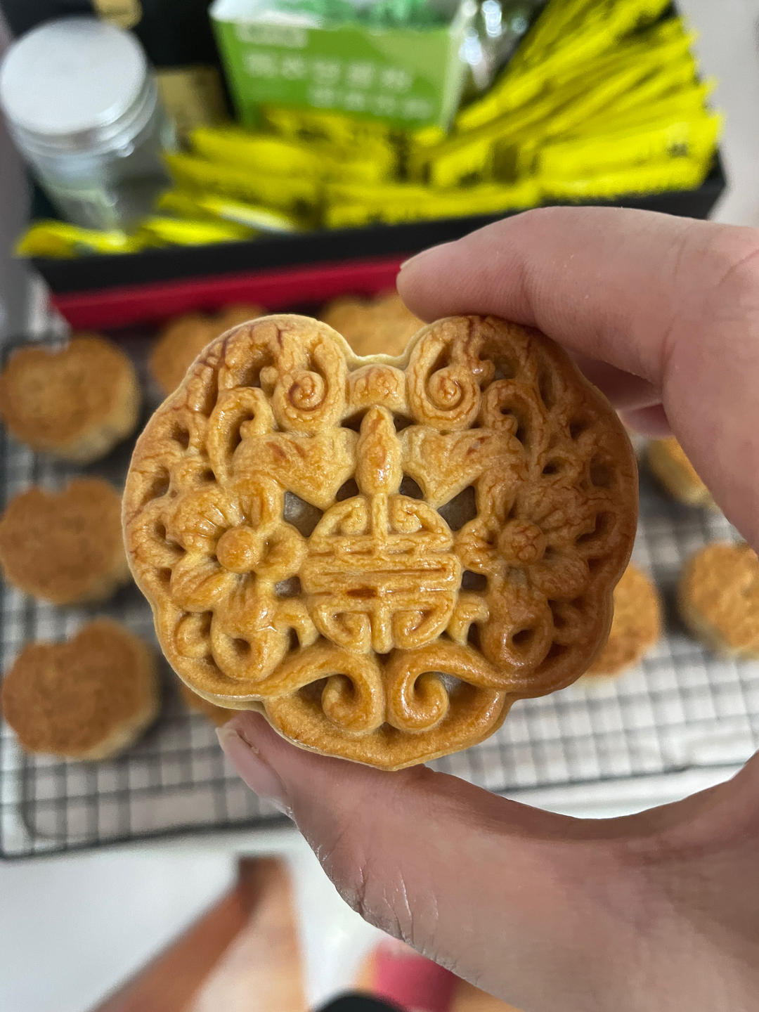 金沙咸蛋黄肉松馅（广式月饼）