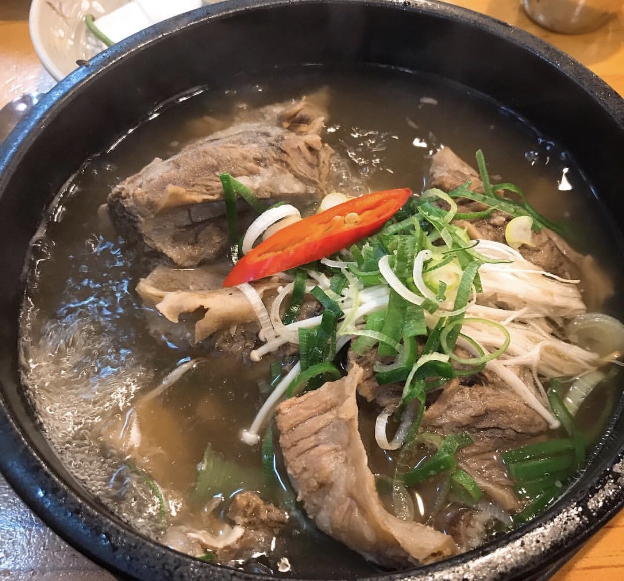 韩式牛肉排骨汤的做法