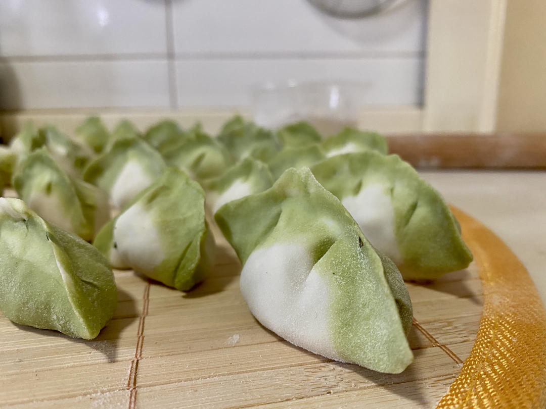 翡翠白玉白菜饺子详细版（附翡翠白玉白菜饺子包法，翡翠白玉饺子皮两种制法，面包机和面，翡翠白玉烧卖，各种馅料搭配）