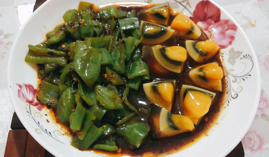醋溜青椒皮蛋
