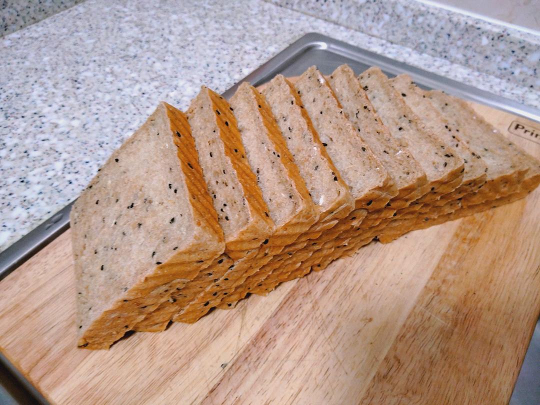 全麦黑芝麻吐司