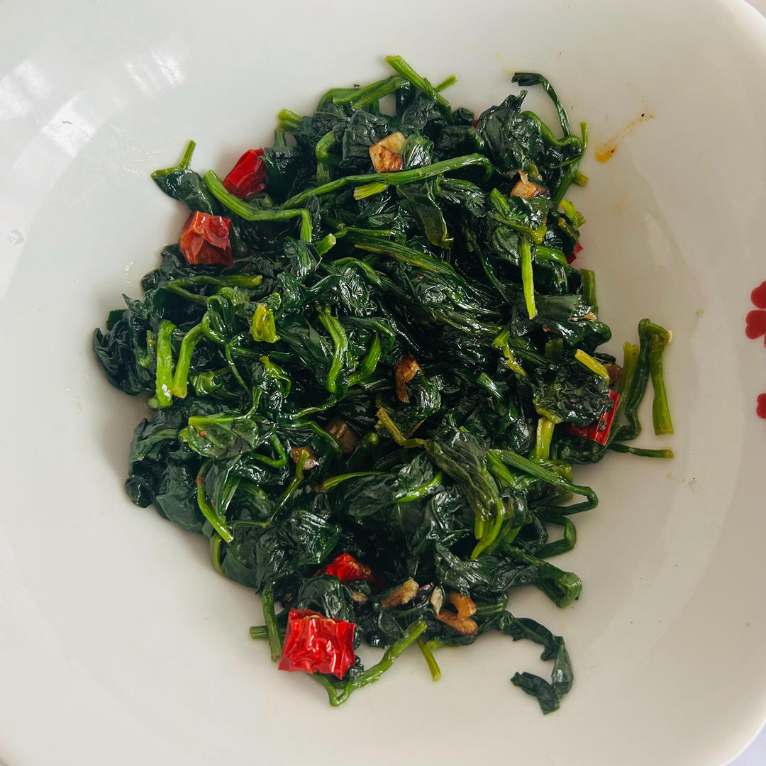不涩口又嫩的清炒菠菜