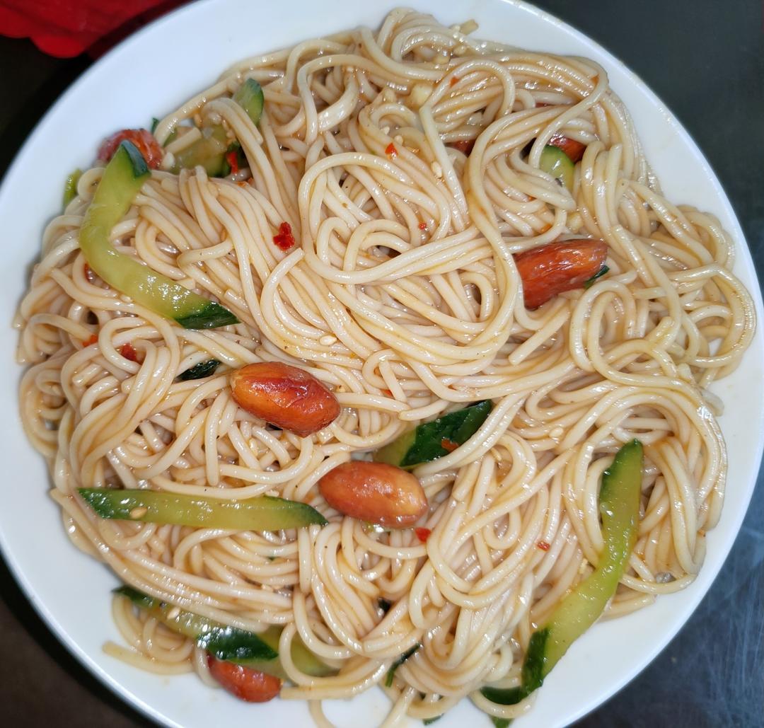 十分钟做好一盘开胃凉拌面～太好吃啦