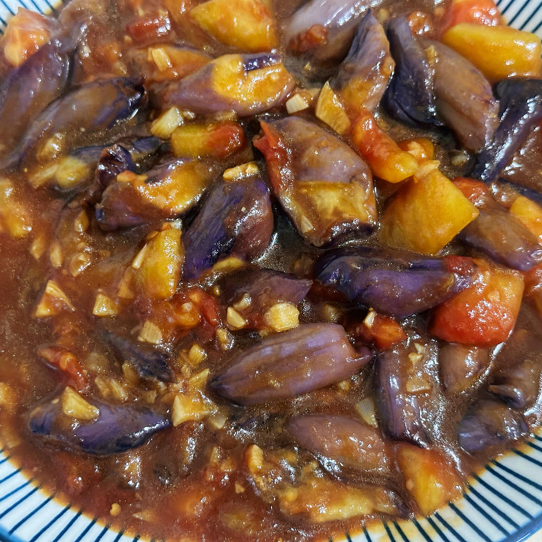 红烧茄子（佐西红柿尖椒）