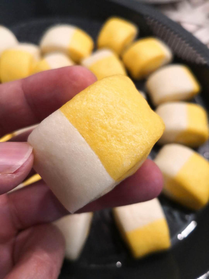 棉花糖般松软拼色小馒头