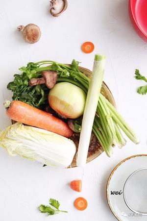 摩登厨娘-自制蔬菜高汤的做法 步骤1