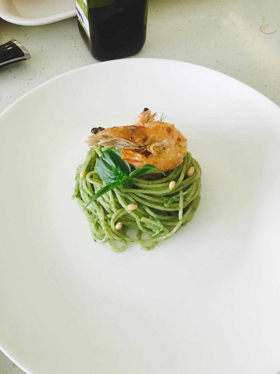 罗勒大虾松子青酱意面的做法