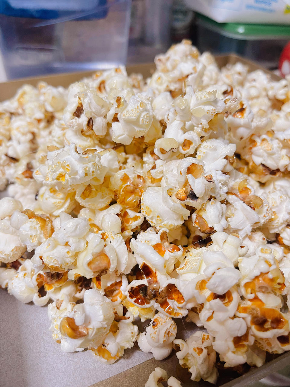 电影院的爆米花（焦糖海盐味、一把一把抓根本停不下来！）