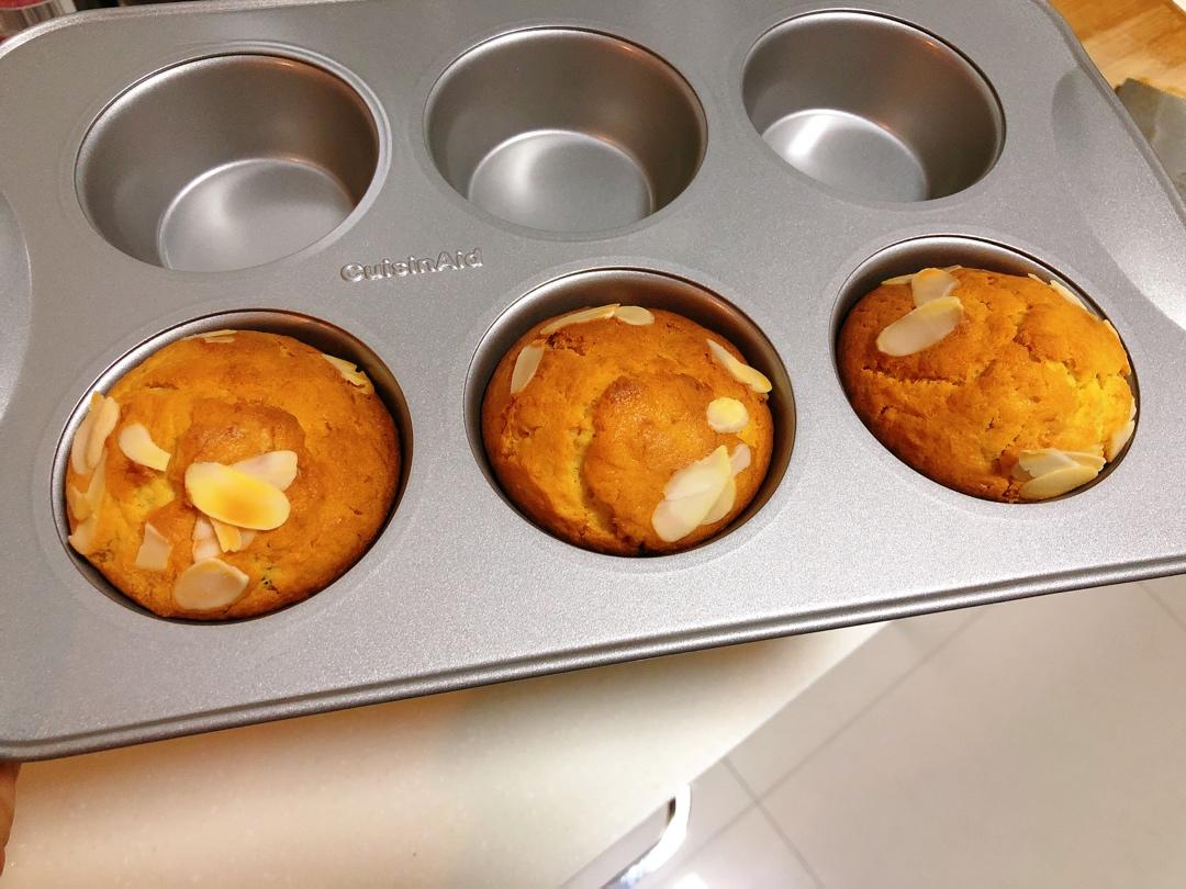 简简单单的香蕉核桃蛋糕（很香很香的咧）