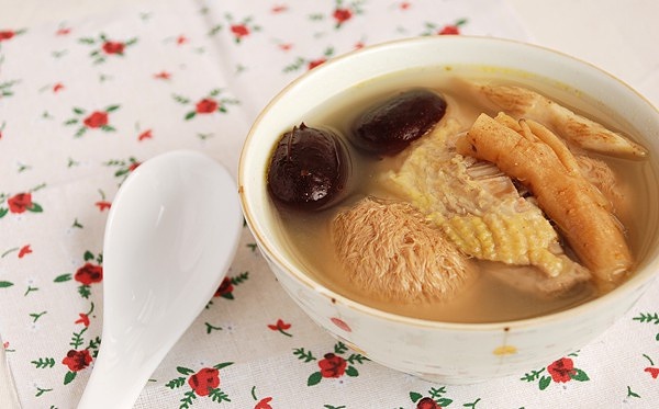 猴头菇红枣鲜鸡汤的做法