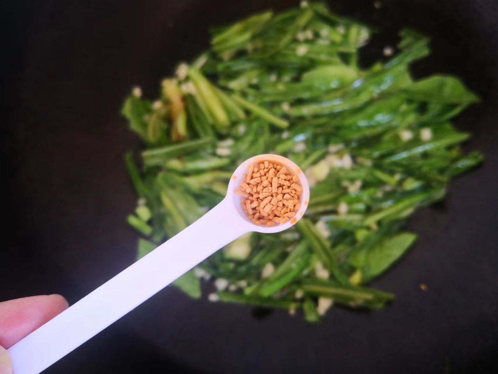 家常素炒——蒜蓉油麦菜的做法 步骤8