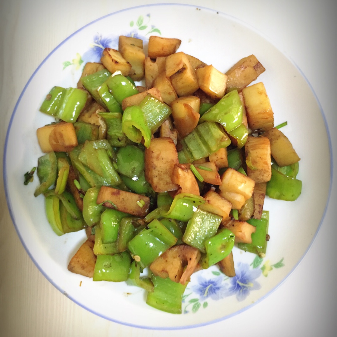 藕丁炒青椒