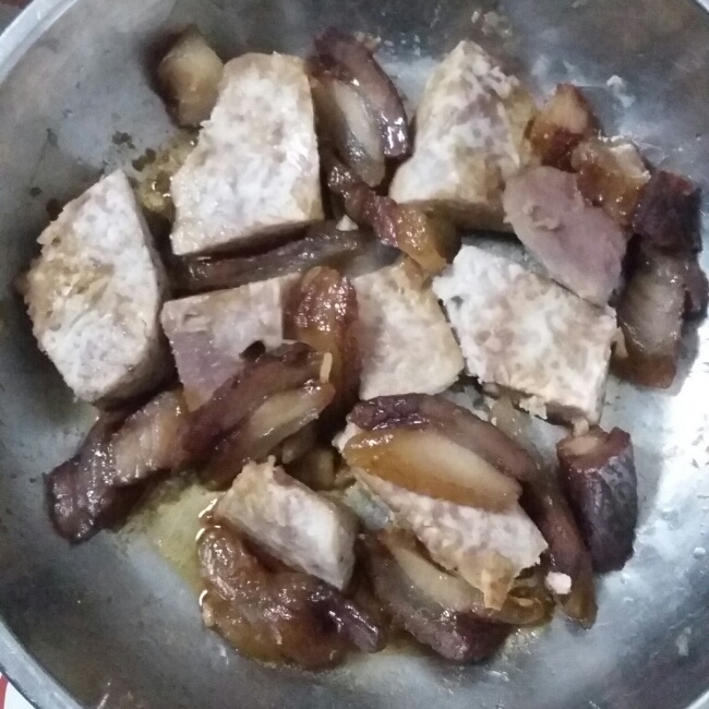 腊肉蒸芋头